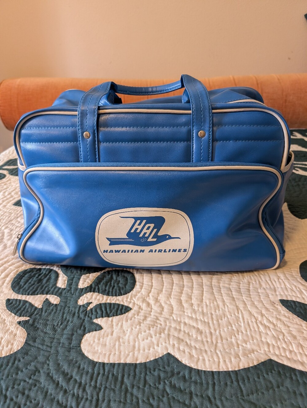 HAL Hawaiian Airlines Blue Retro Toiletry Bag